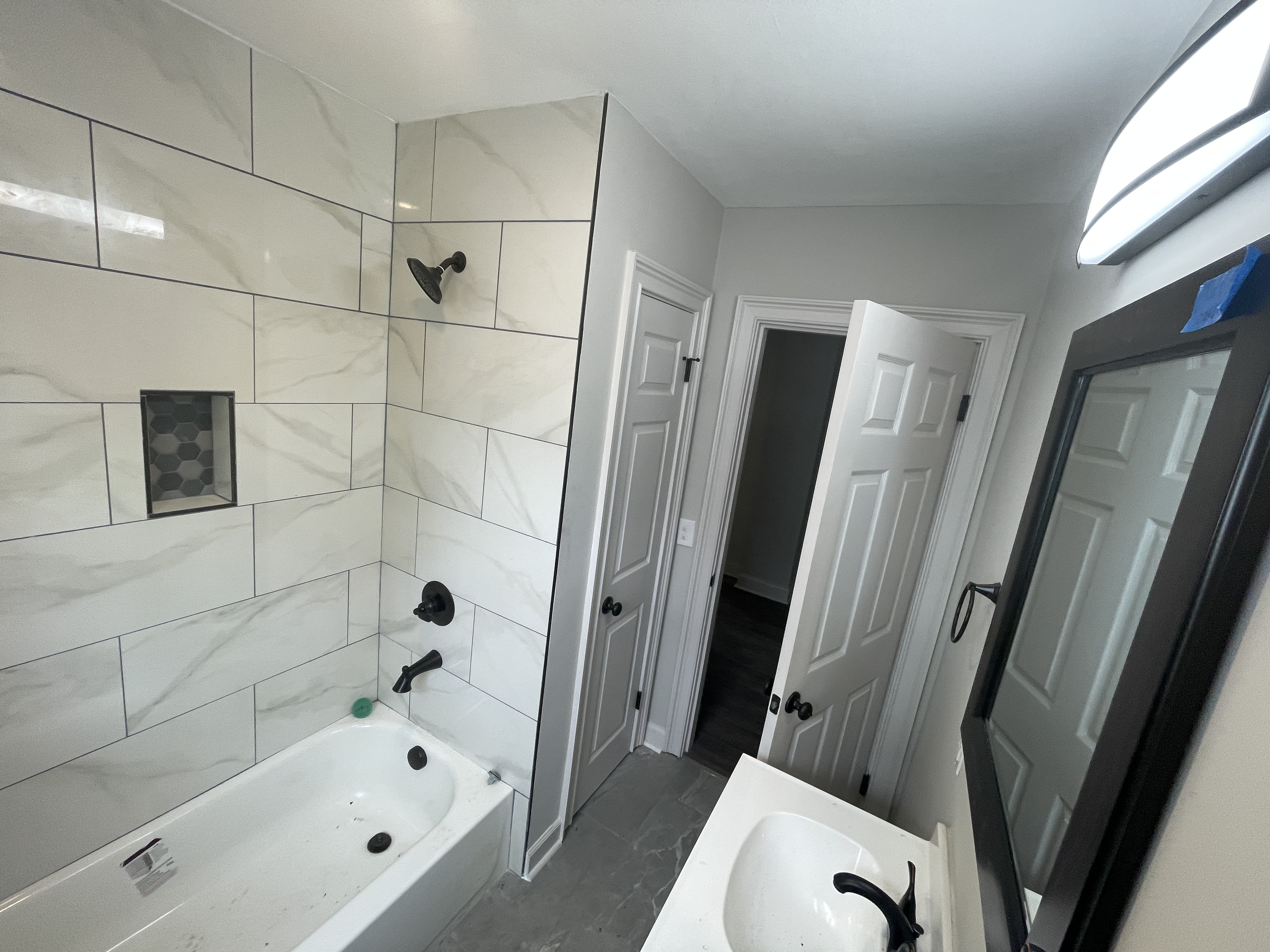 GUEST BATHROOM REMODEL IN MEMPHIS, TENNESSEE